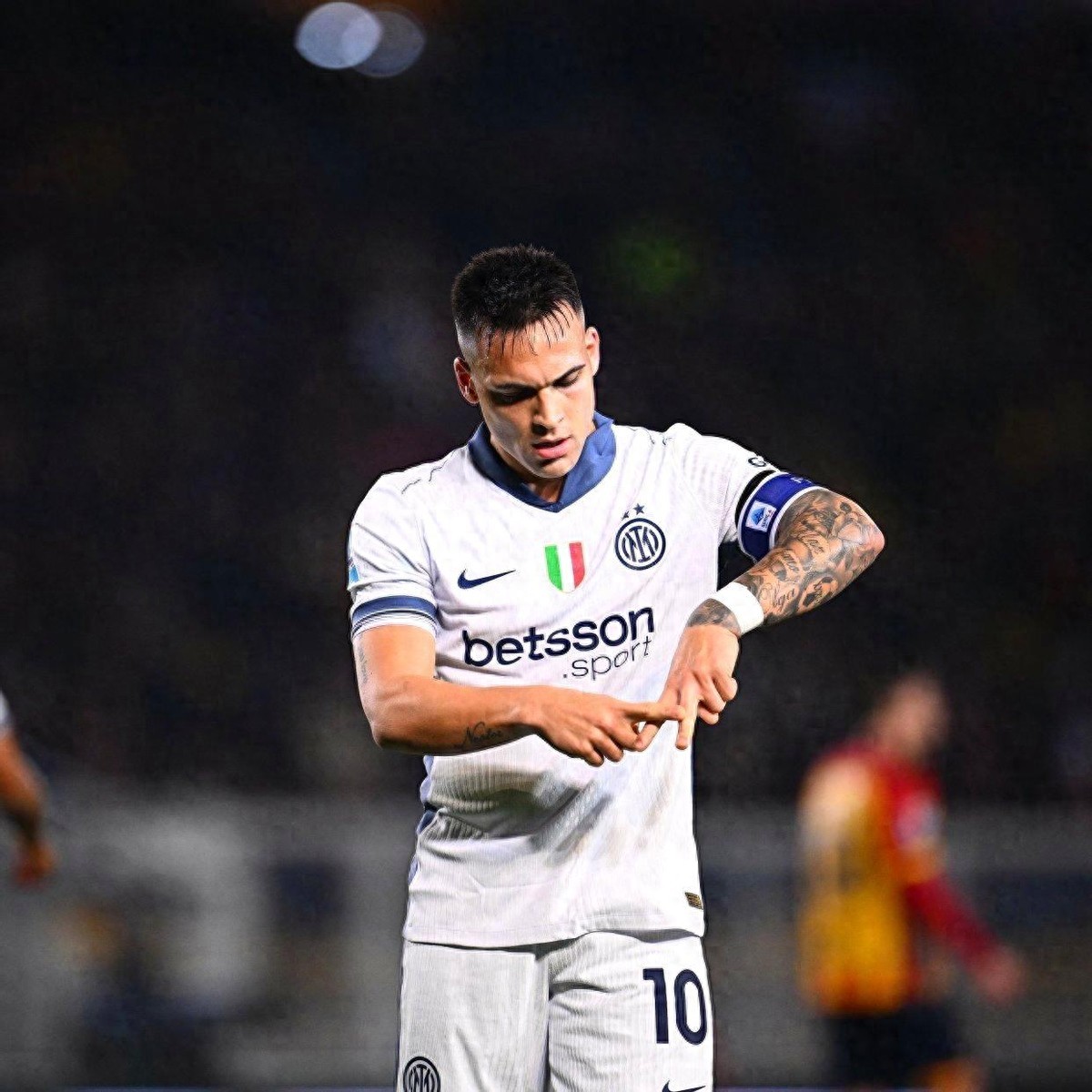 AC米兰翻盘国际米兰,阿拉巴一己之力扛起全队 AC米兰翻盘国际米兰,阿拉巴一己之力扛起全队