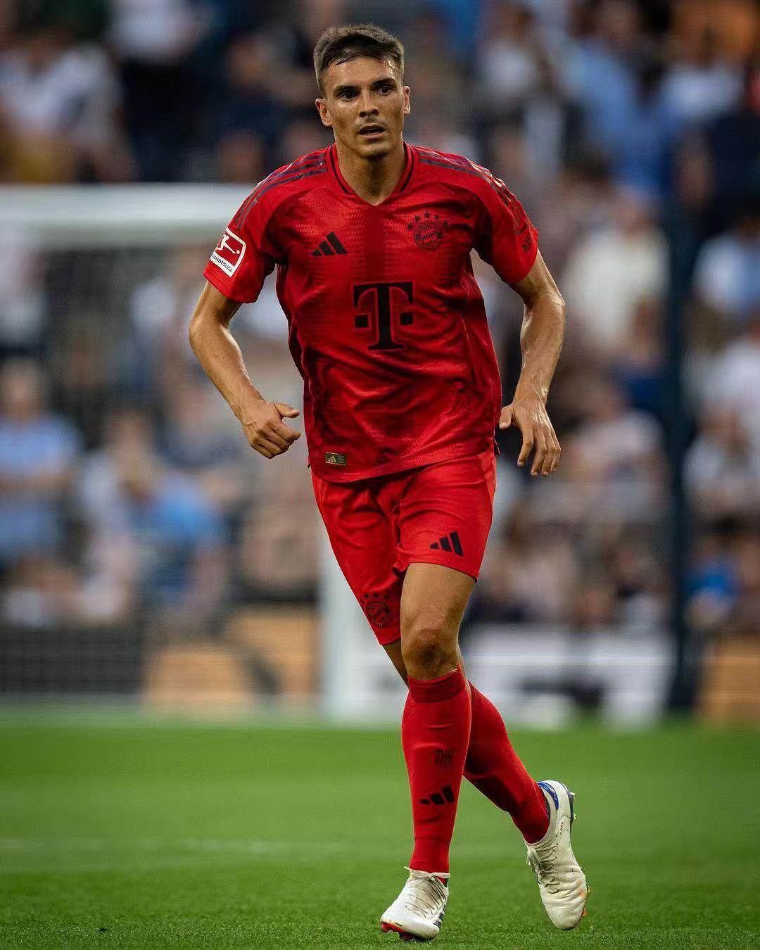 包含比赛精彩纷呈,球员们被赞誉为运动界明星的词条 包含比赛精彩纷呈,球员们被赞誉为运动界明星的词条