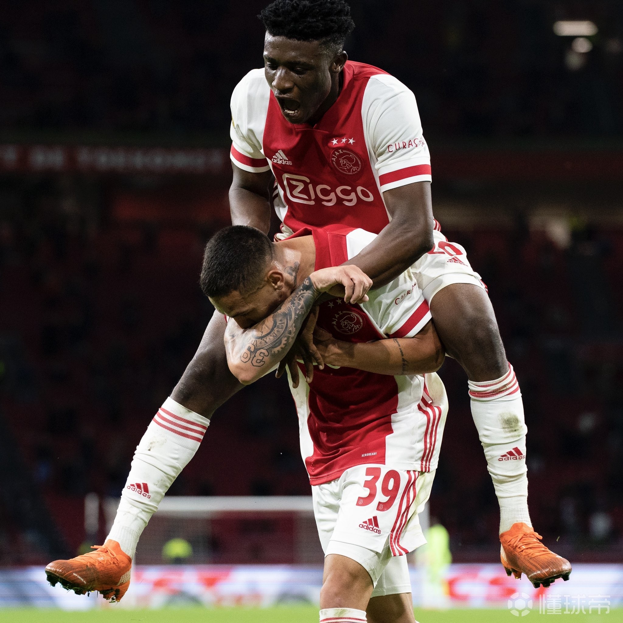 包含荷兰飞翼破门建功,助阿贾克斯晋级的词条 包含荷兰飞翼破门建功,助阿贾克斯晋级的词条