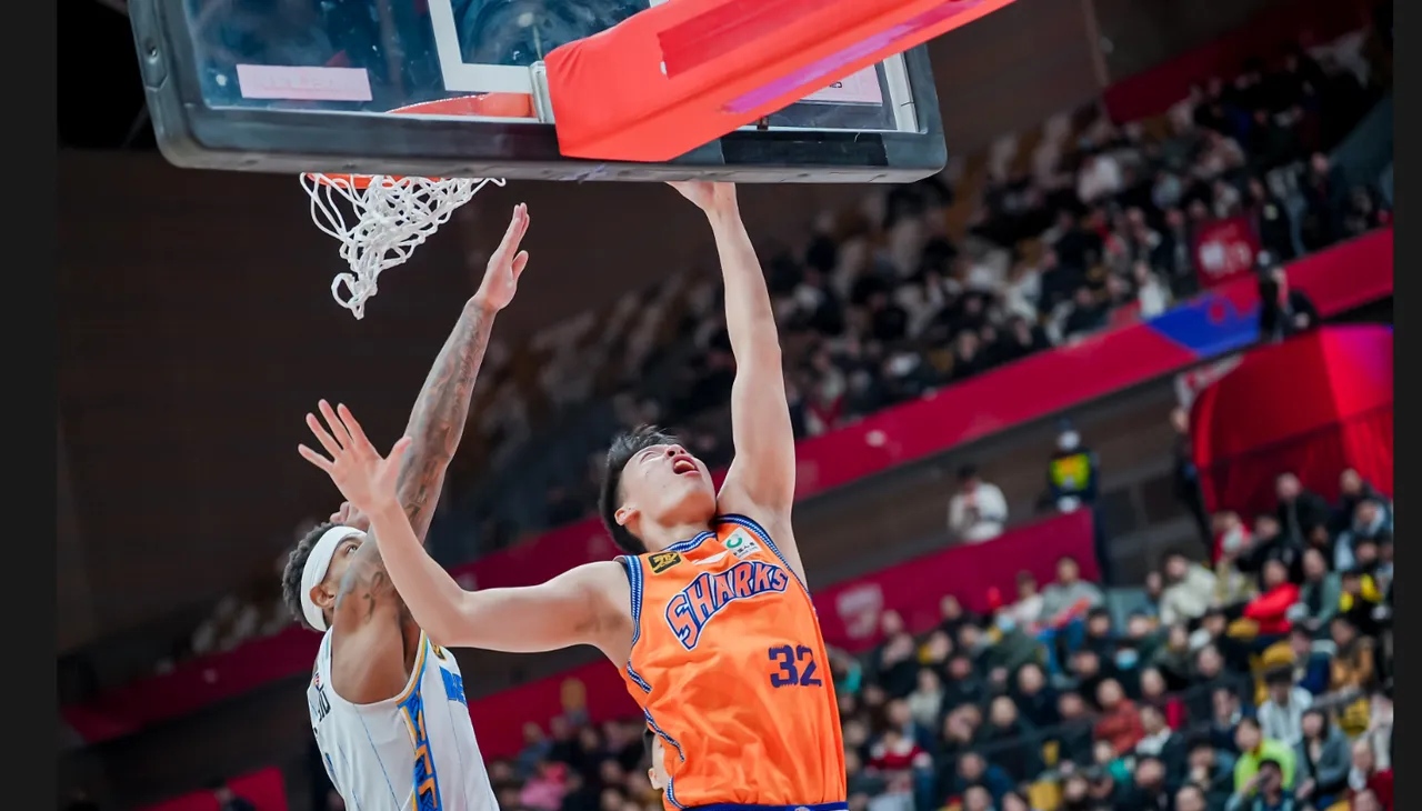 上海队表现出色,轻松战胜对手的简单介绍 上海队表现出色,轻松战胜对手的简单介绍