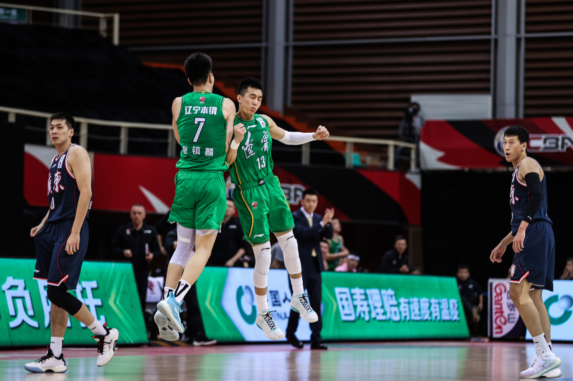 江苏队鏖战辽宁队,郭艾伦点燃赛场的简单介绍 江苏队鏖战辽宁队,郭艾伦点燃赛场的简单介绍