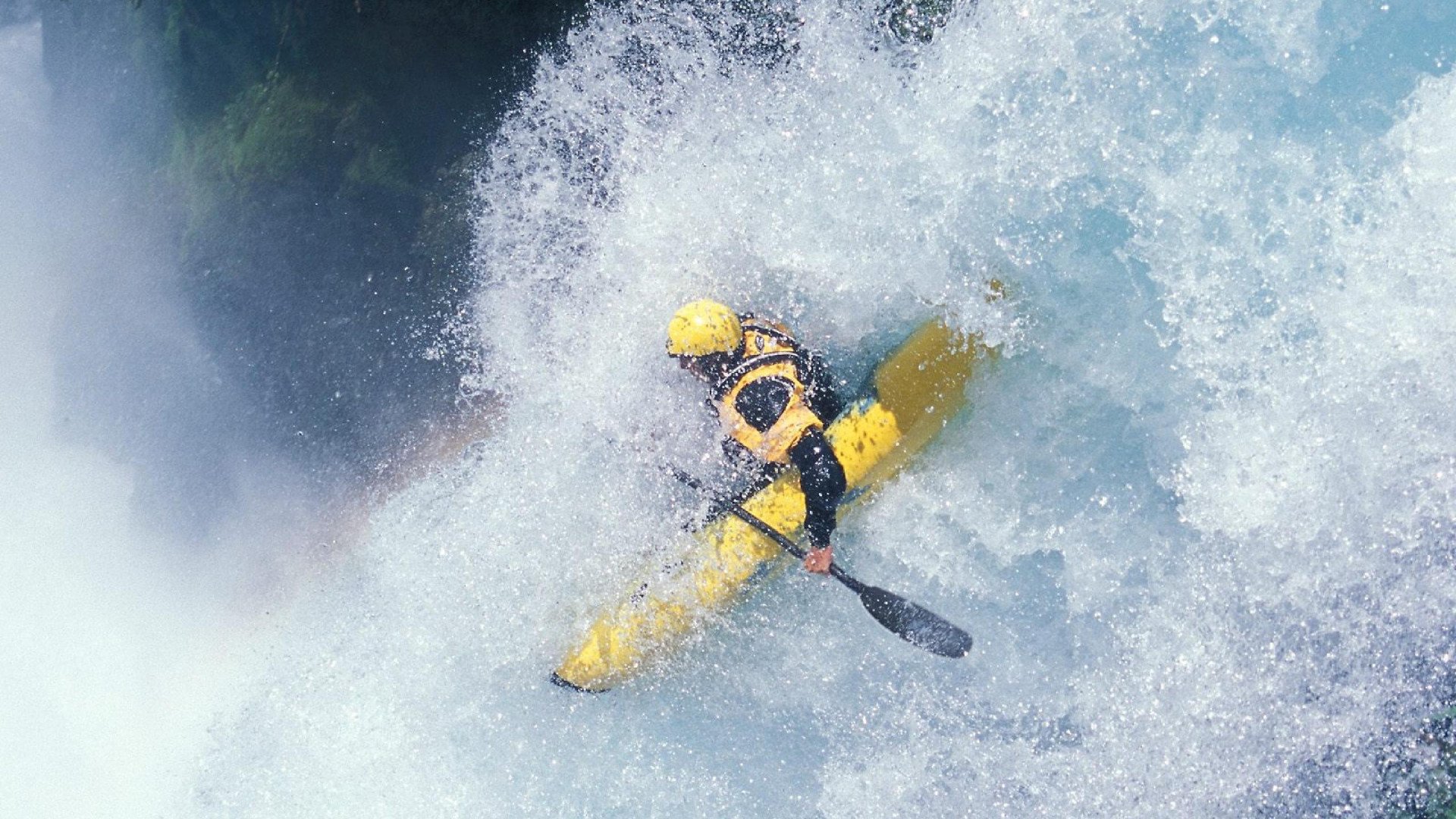 绿茵场上的双重奏，德甲争冠白热化，乌拉圭绝境逢生险胜新西兰