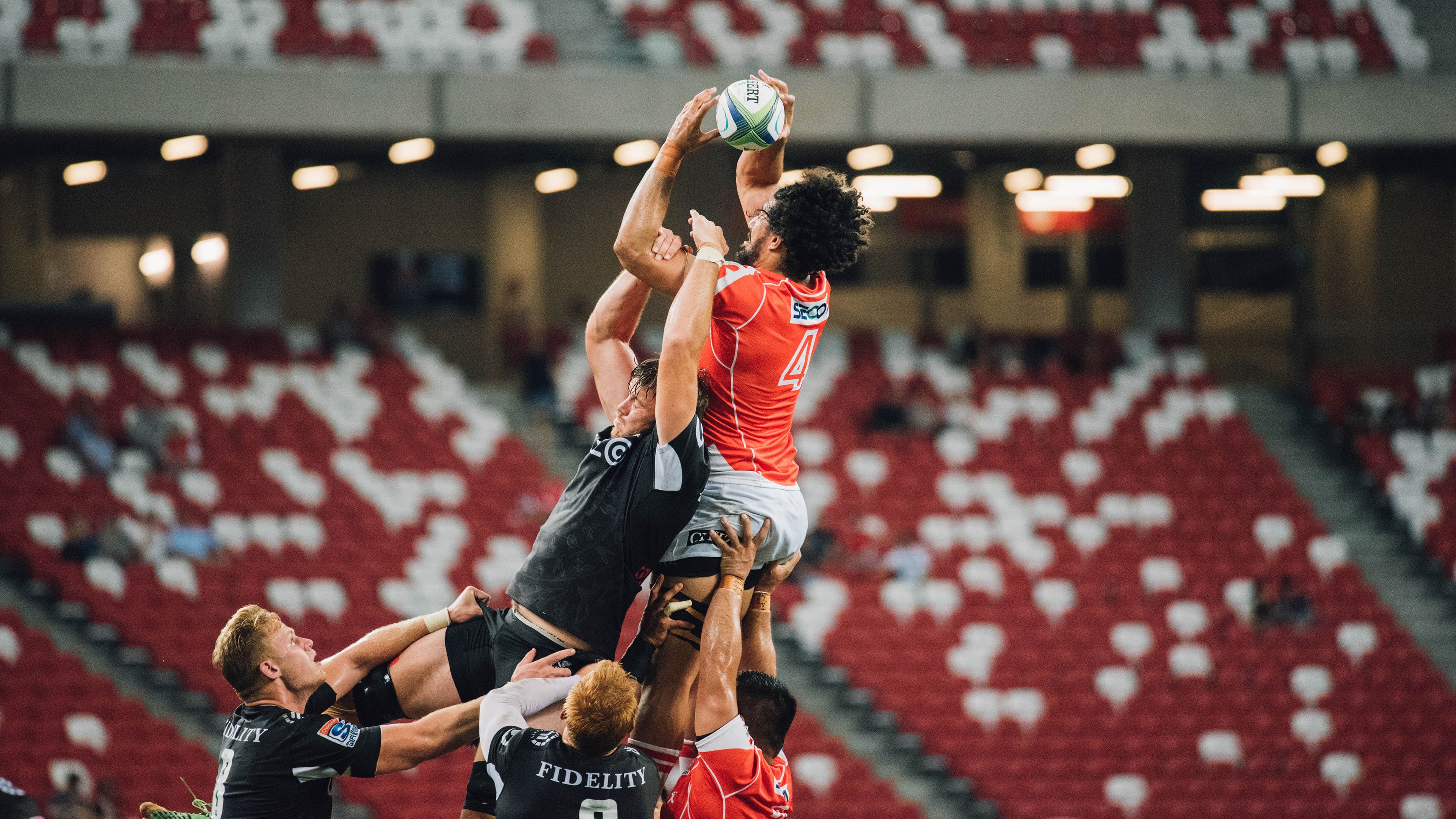 利拉德展现巨星价值，76人全面压制湖人