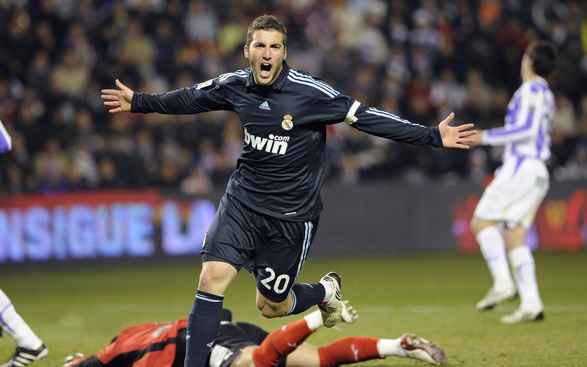 若日尼奥点射刷新纪录，比利时逆转塞维利亚展现足球戏剧性