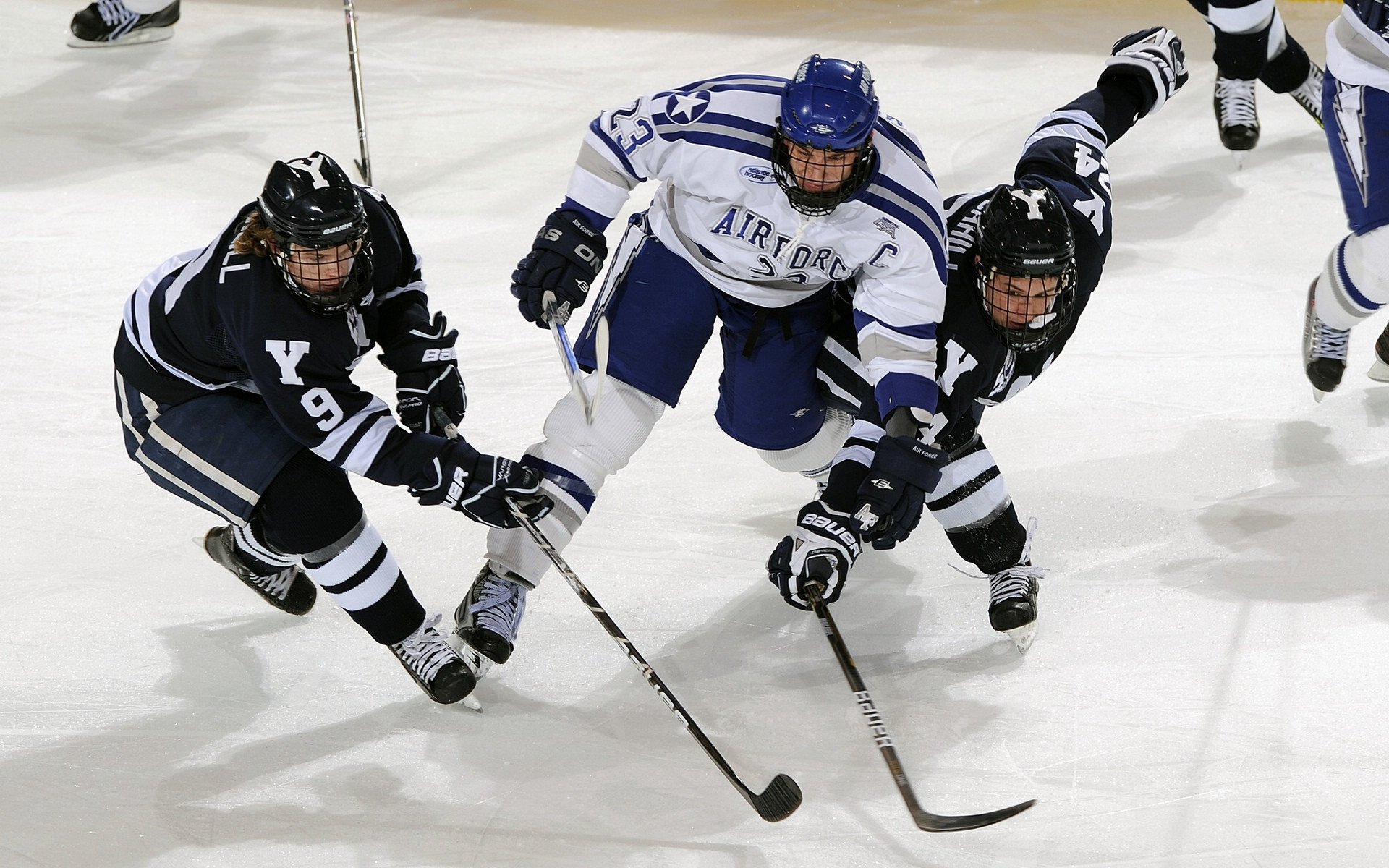 拉塞尔状态火热，威廉姆斯完胜迈凯伦，一场颠覆预期的赛道革命